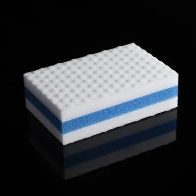 Czy gąbka Duo Eraser pozostawia rysy na powierzchniach?